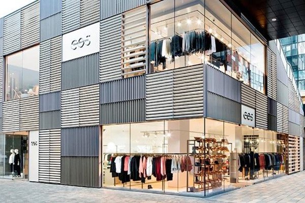 COS休闲装店铺展示