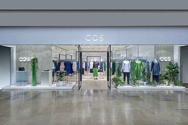 COS休闲装店铺展示