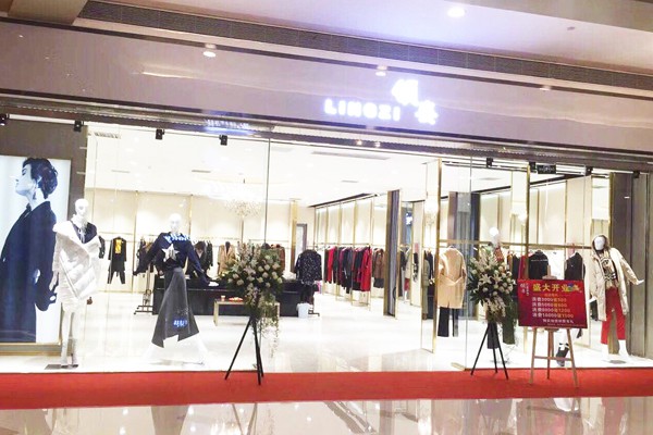 领姿女装店铺展示