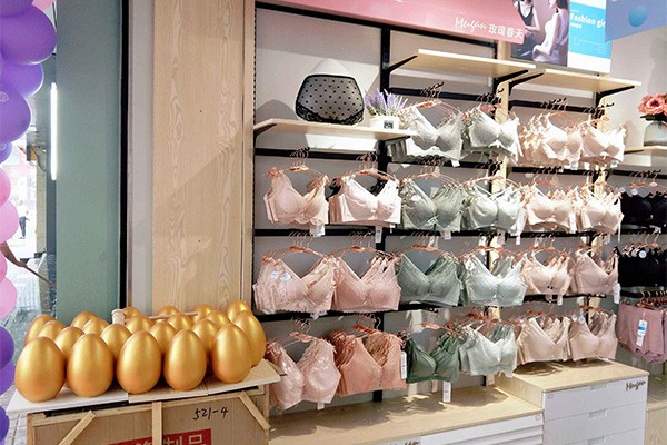 玫瑰春天内衣店铺形象