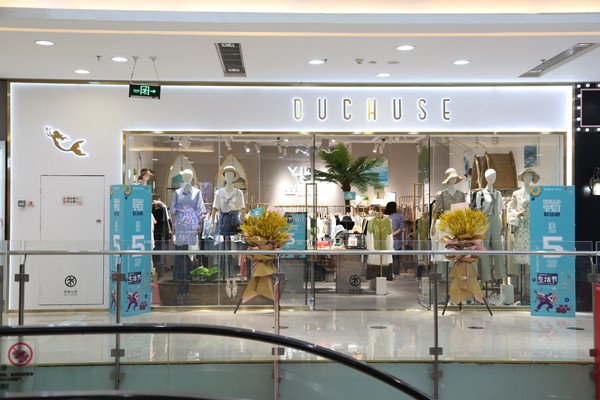 欧出色女装店铺展示