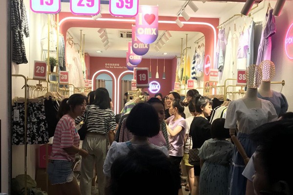 OMX女装店铺形象