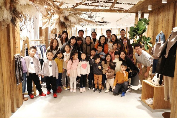 辣妈当家童装店铺展示