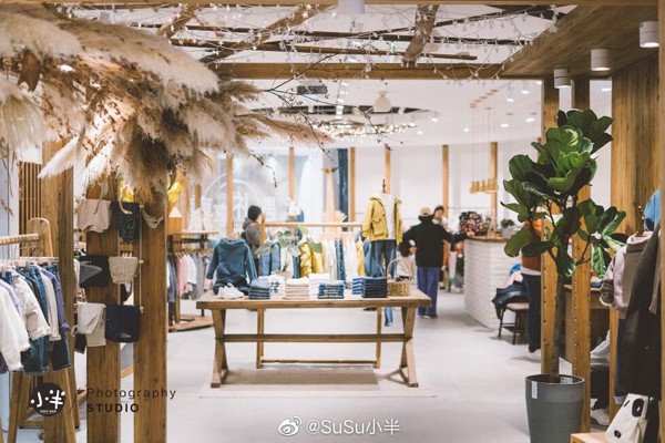 辣妈当家童装店铺展示