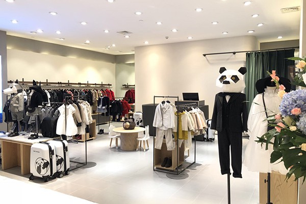 贝贝摩登童装店铺展示