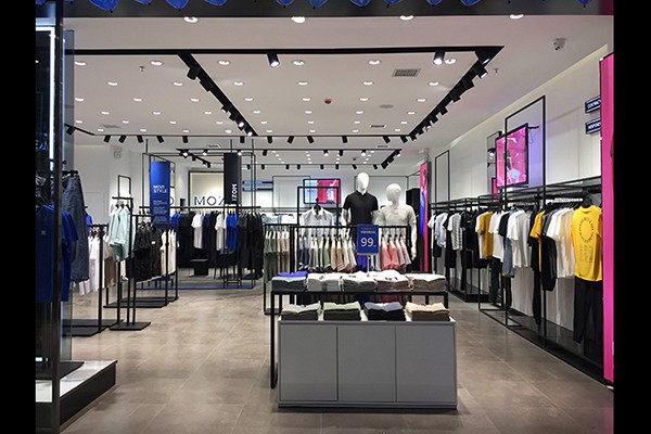 默兹男装店铺展示