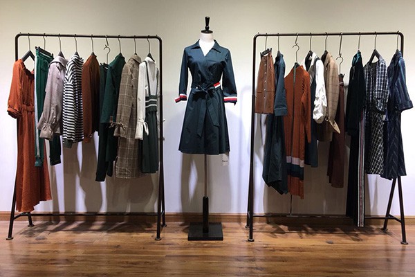 宛若妃女装店铺形象