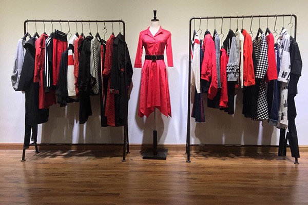 宛若妃女装店铺形象