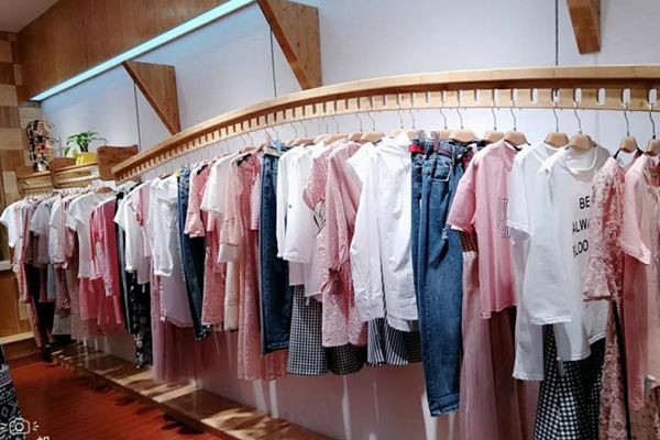 美丽穿女装店铺展示