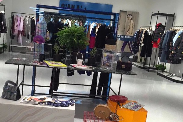 芊艾女装店铺展示