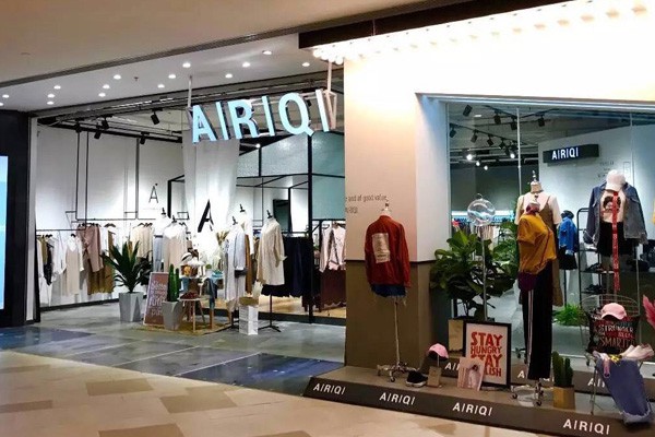 爱惢崎女装店铺形象