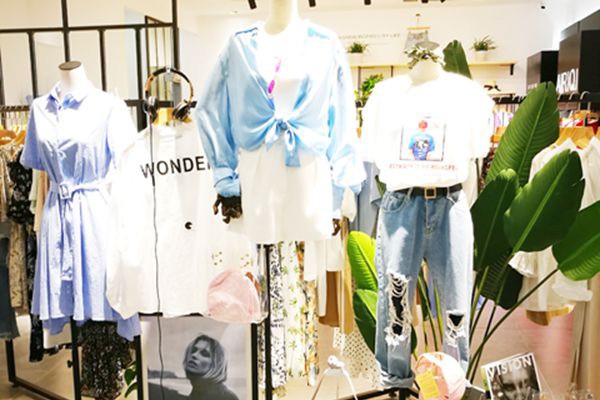 爱惢崎女装店铺形象