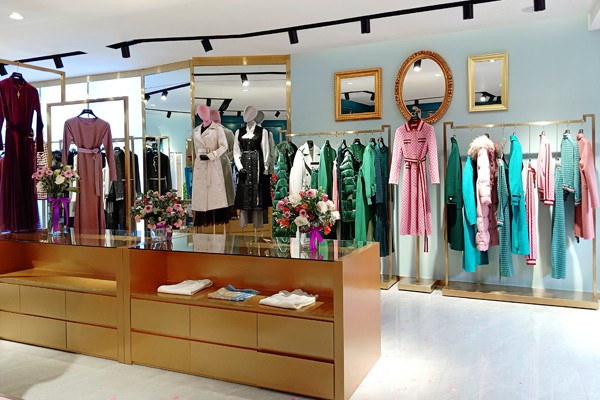 纽方女装店铺展示