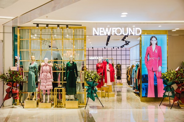 纽方女装店铺展示