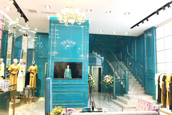 纽方女装店铺展示