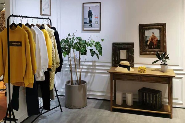 私人衣橱女装店铺形象