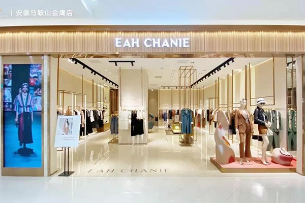 奕辰女装店铺展示