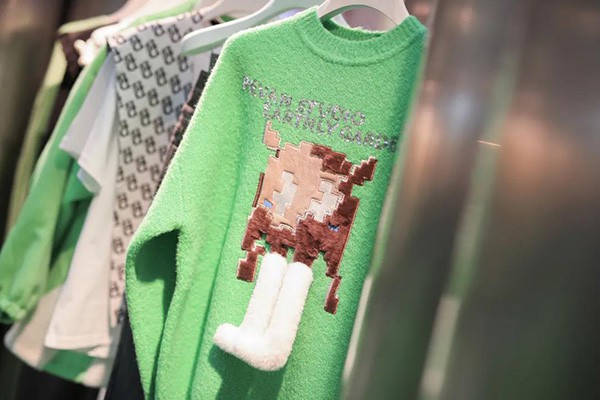 RE'VAN女装店铺展示