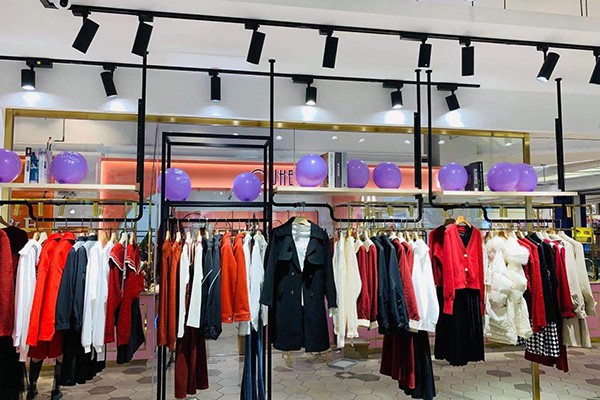 西橙子女装店铺展示