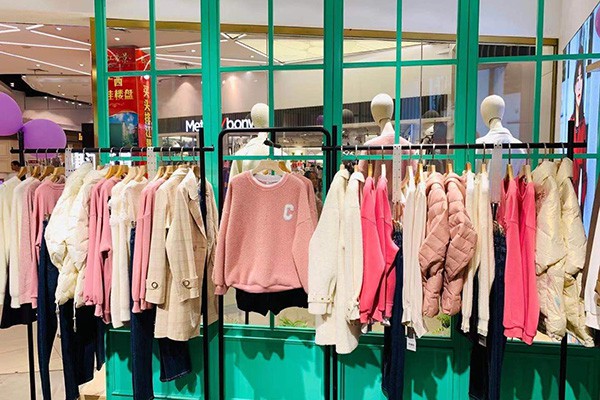 西橙子女装店铺展示