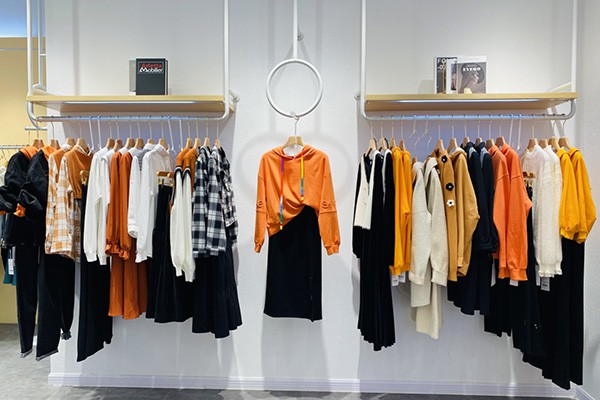 西橙子女装店铺展示
