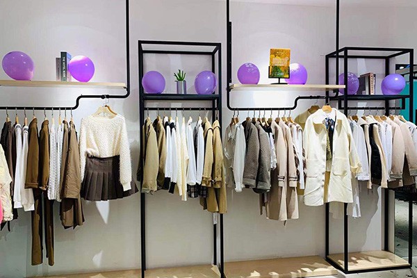 西橙子女装店铺展示