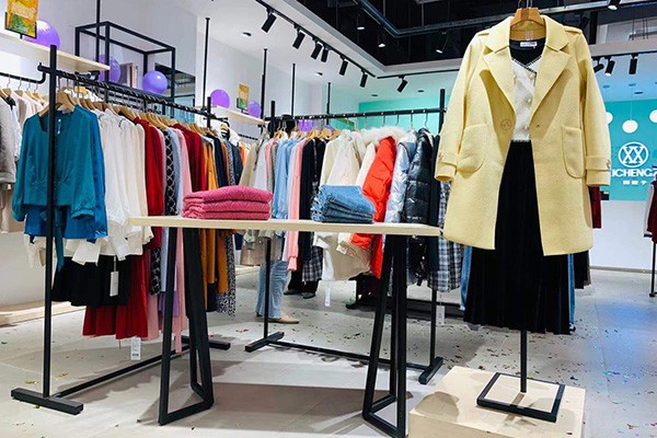 西橙子女装店铺展示
