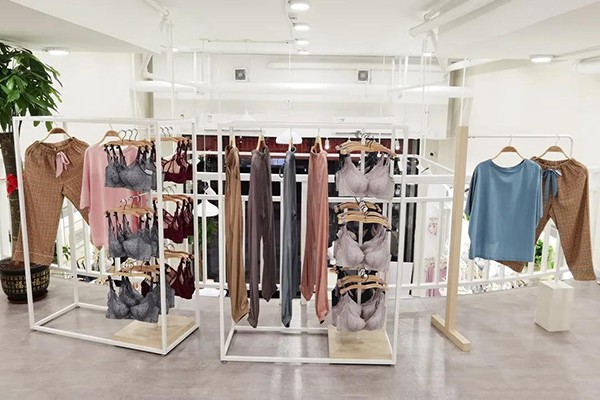 卡她内衣店铺展示