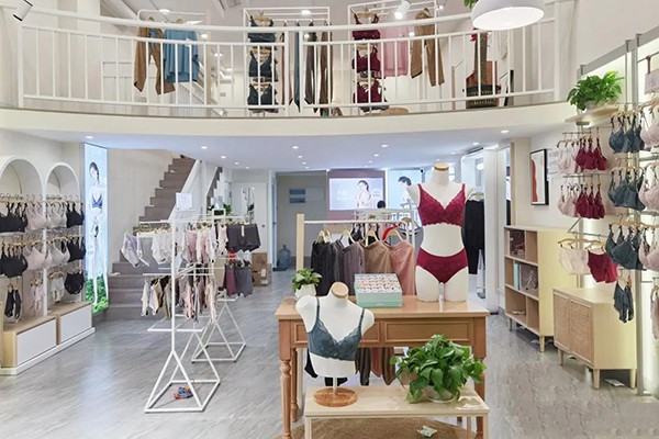 卡她内衣店铺展示