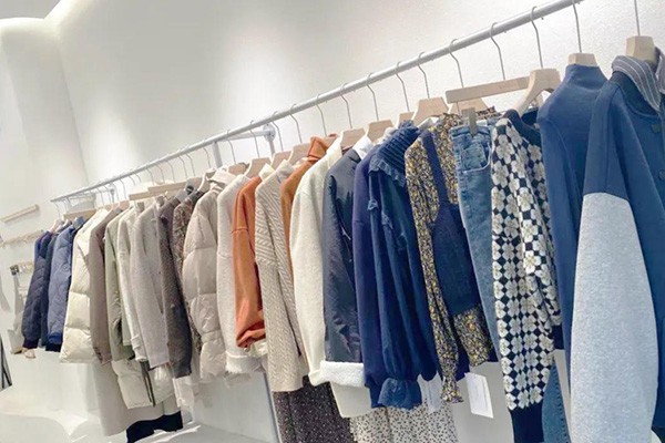 M+IGUJO女装店铺展示