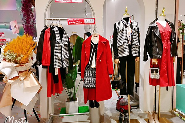 布伦圣丝女装店铺形象