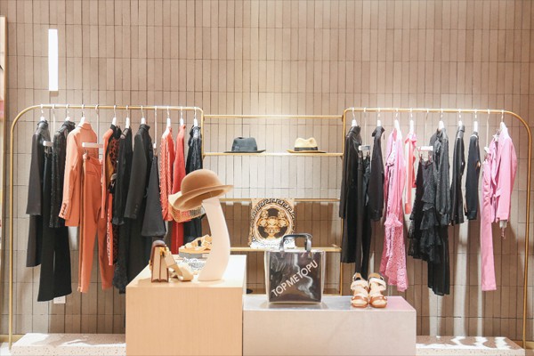 卡蔓女装店铺展示