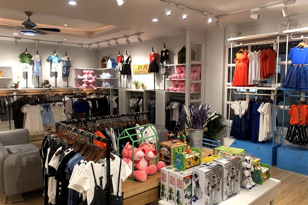 童品壹仓童装店铺展示
