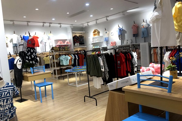 童品壹仓童装店铺展示