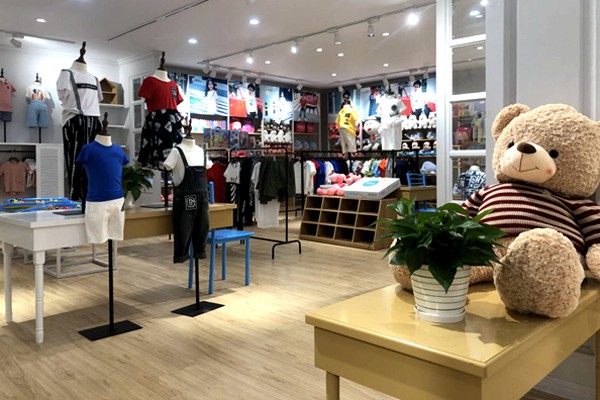 童品壹仓童装店铺展示