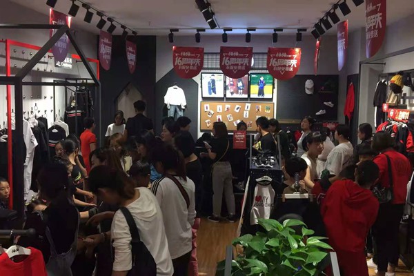 JOJO童装店铺形象