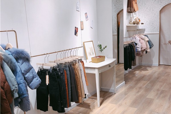 安黎小镇童装店铺展示