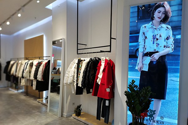 优慕莱咔女装店铺展示