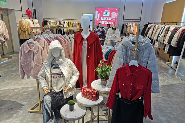 优慕莱咔女装店铺展示