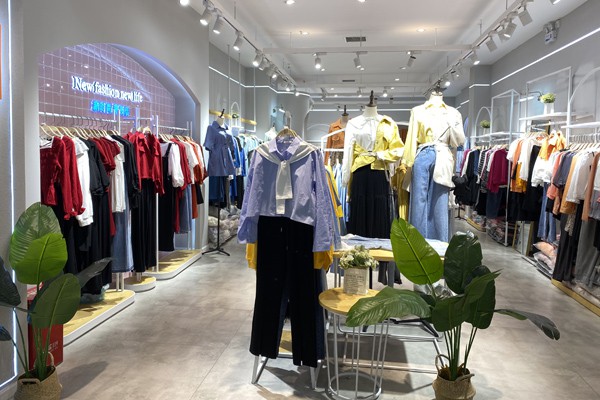 尘艺女装店铺展示