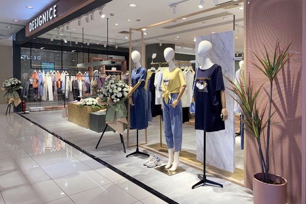 迪赛尼斯女装店铺形象