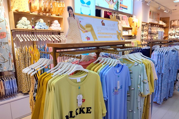 卓娅佳人内衣店铺形象