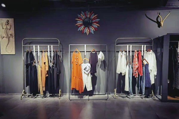 氏伽女装店铺形象