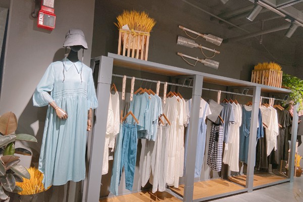 氏伽女装店铺形象