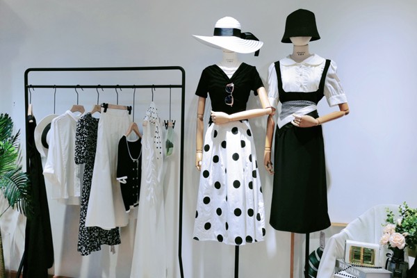 尼赫菲女装店铺形象