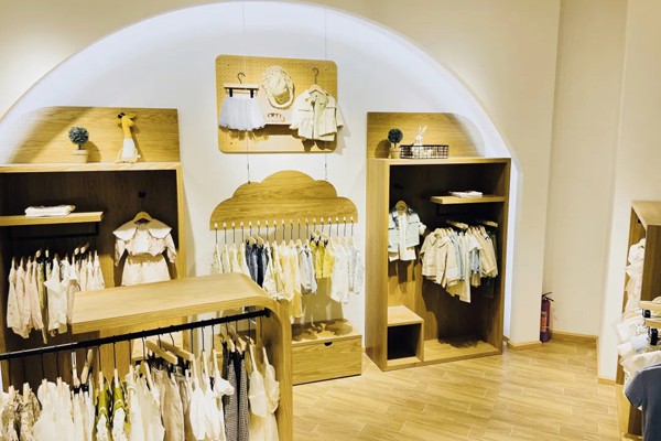 DC童装店铺展示