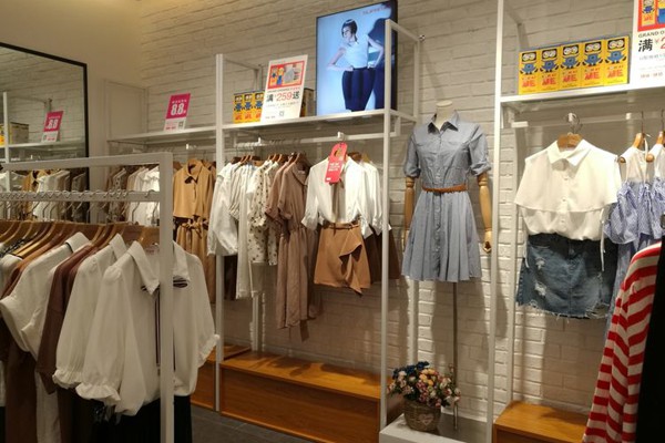 速范女装店铺形象