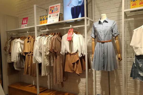 速范女装店铺形象