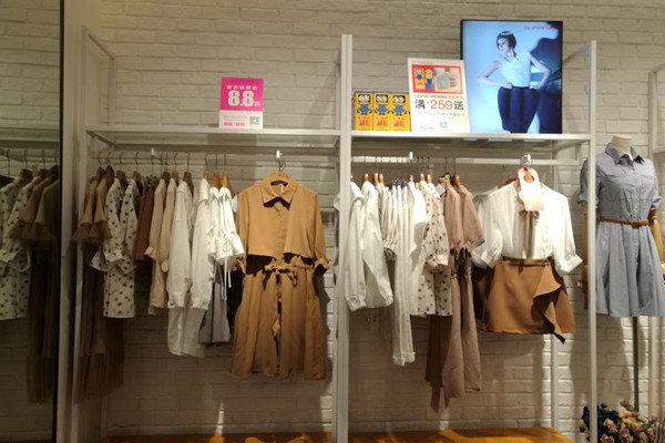 速范女装店铺形象