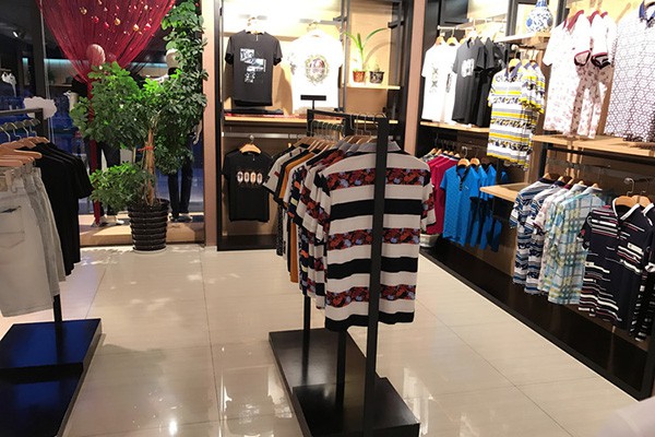 乔派尼男装店铺展示